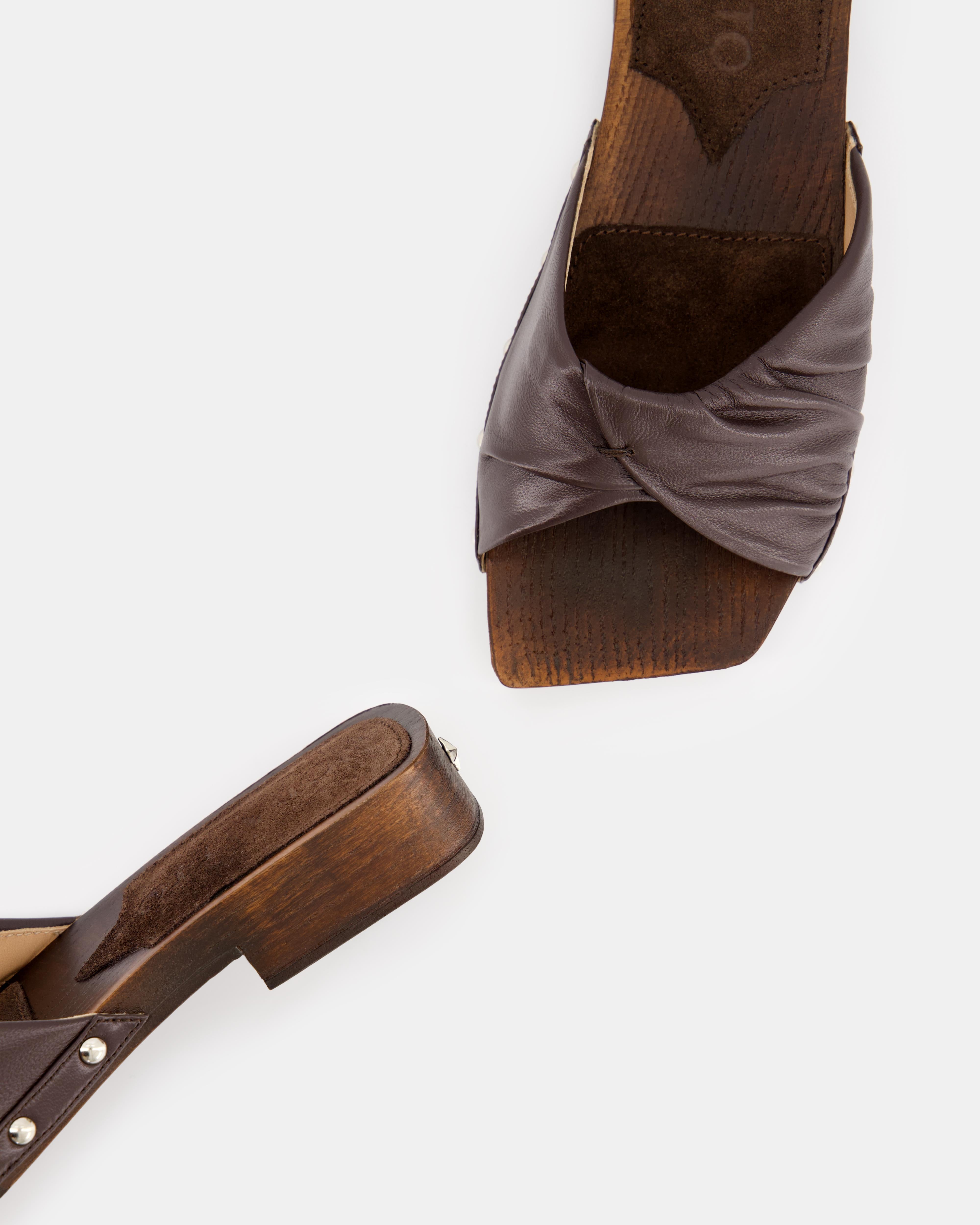 Nodaleto Bulla Mellow Flat Clog mules marron foncé cuir plat