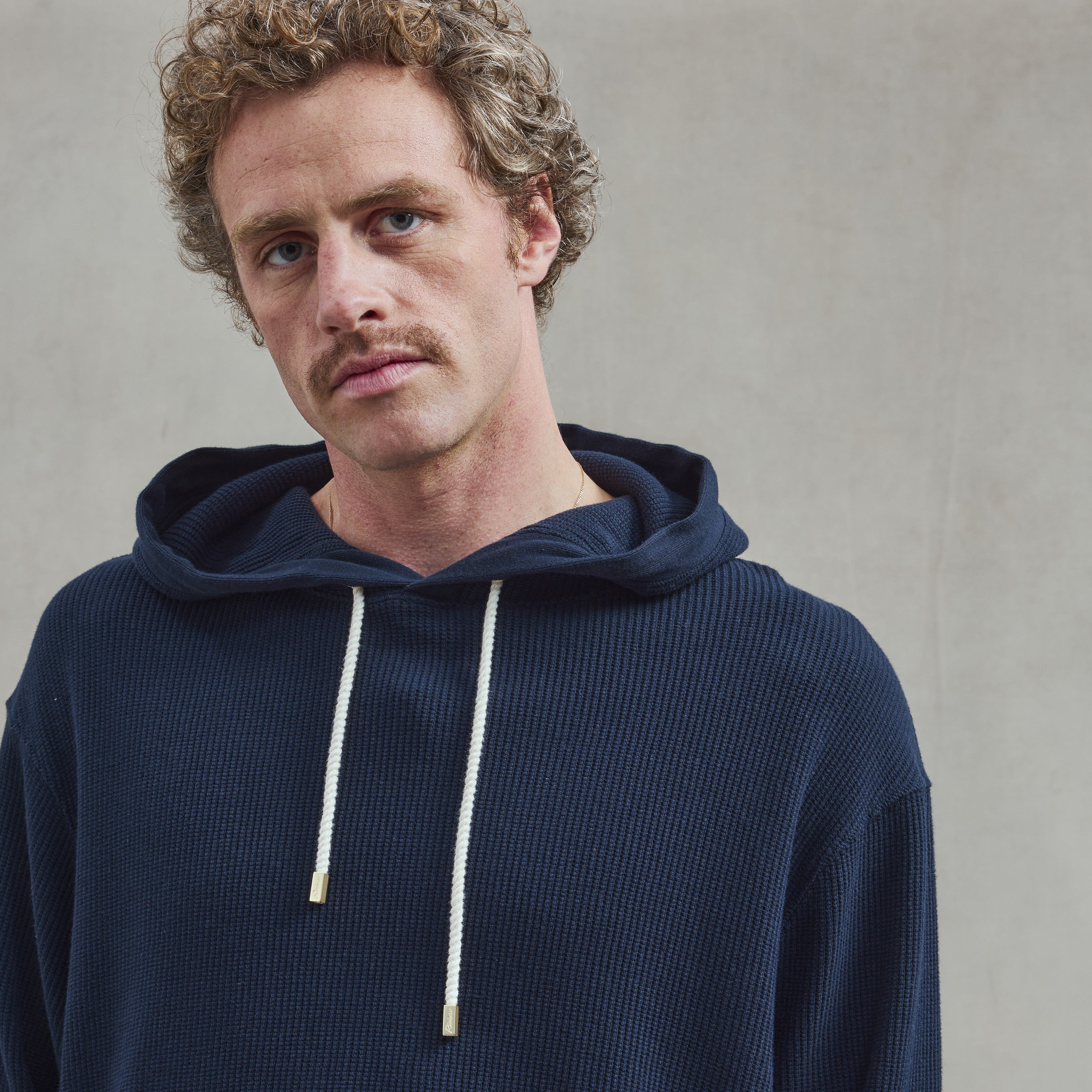 Rivieras Guernesey sweatshirt capuche marine coton