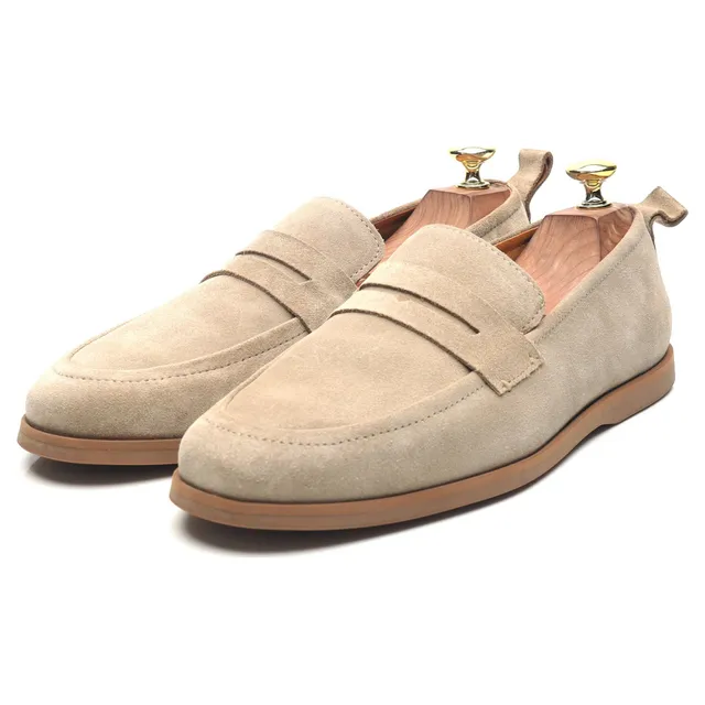 Mr P. mocassins suède beige pointure 7,5 semelle gomme