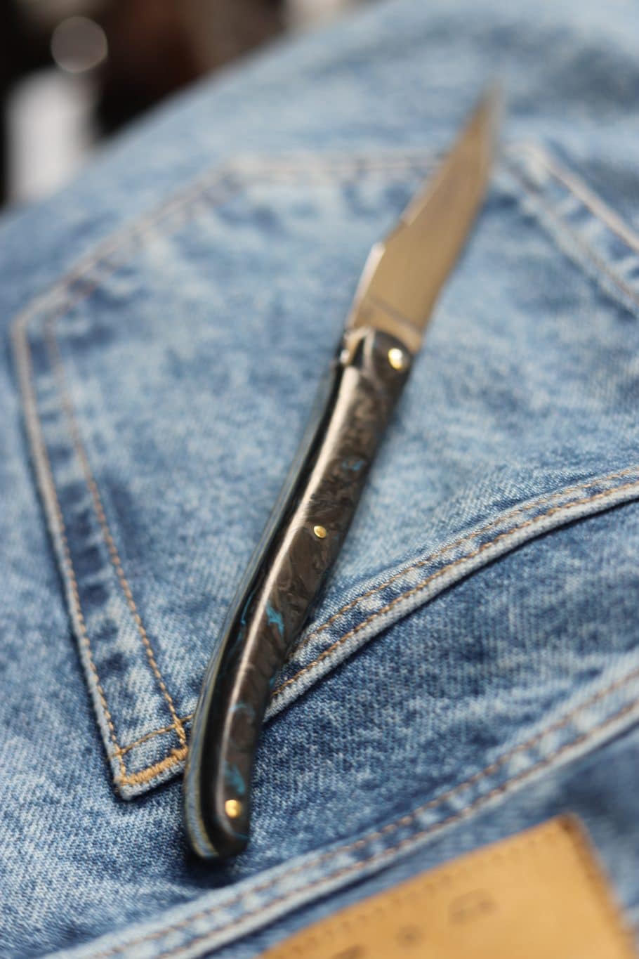 Malfroid Laguiole couteau carbone bleu traditionnel