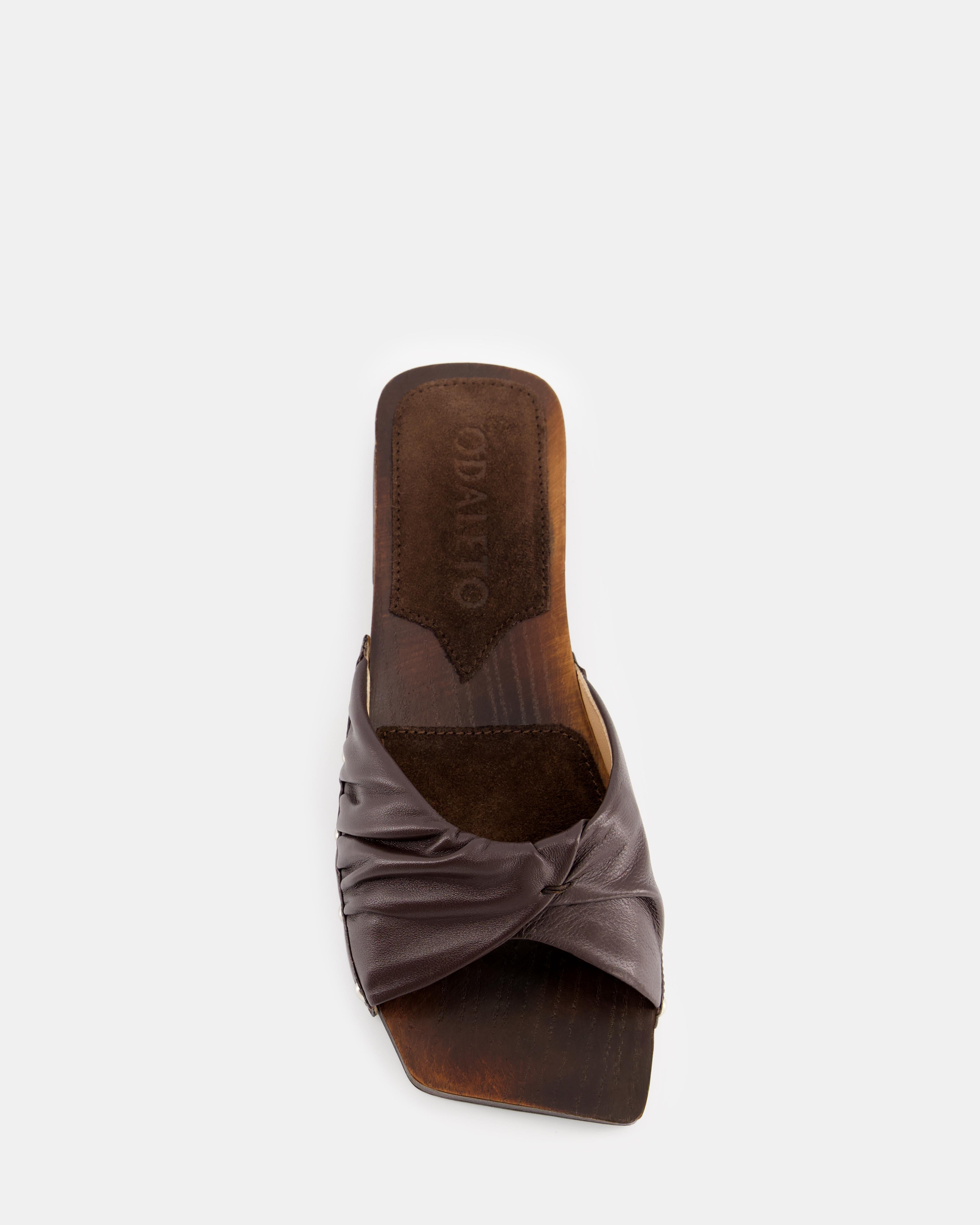 Nodaleto Bulla Mellow Flat Clog mules marron foncé cuir plat