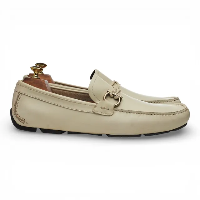 Salvatore Ferragamo Gancini mocassin cuir crème 11.5